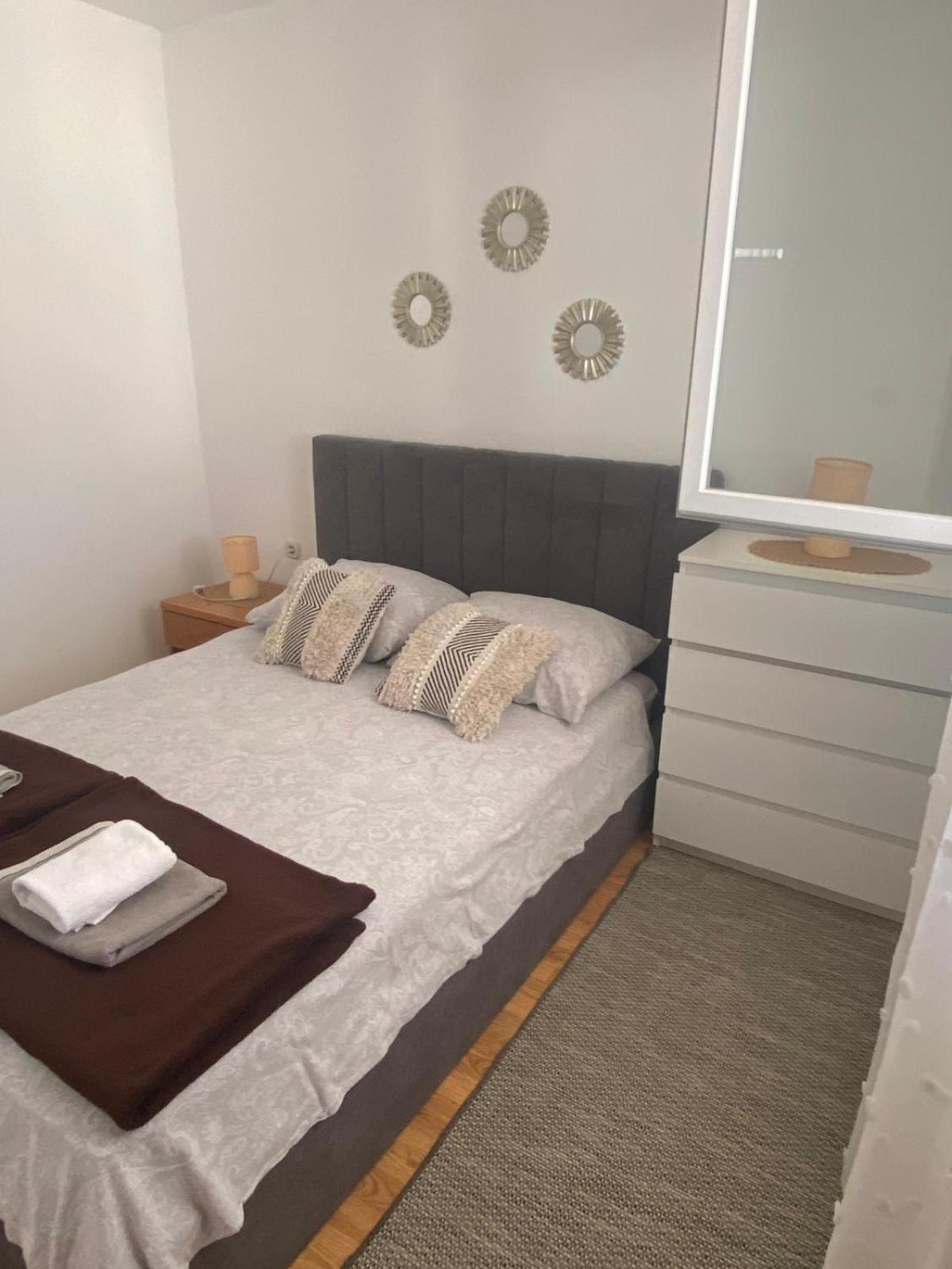 Oguic Apartman Pag Town Extérieur photo